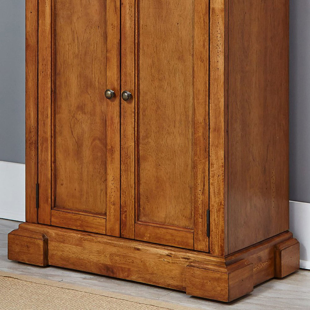 Distressed Oak Pantry O655
